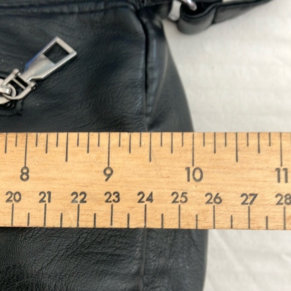 Volganik Rock black vegan Leather Crossbody Bag with many zip pockets - Picture 4 of 16